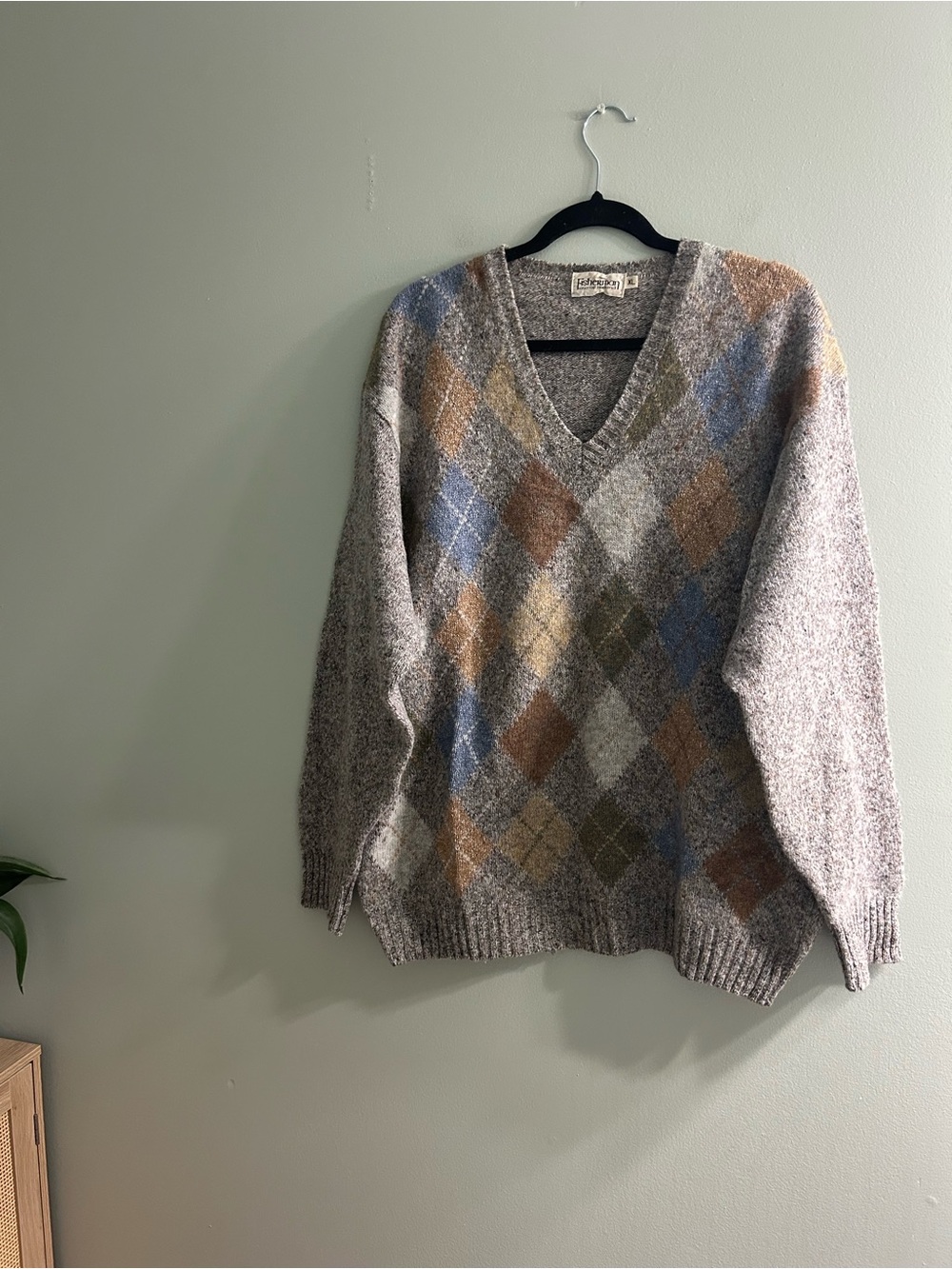 Vintage lambswool and silk argyle knit v neck sweater made in Ireland - Picture 5 of 8